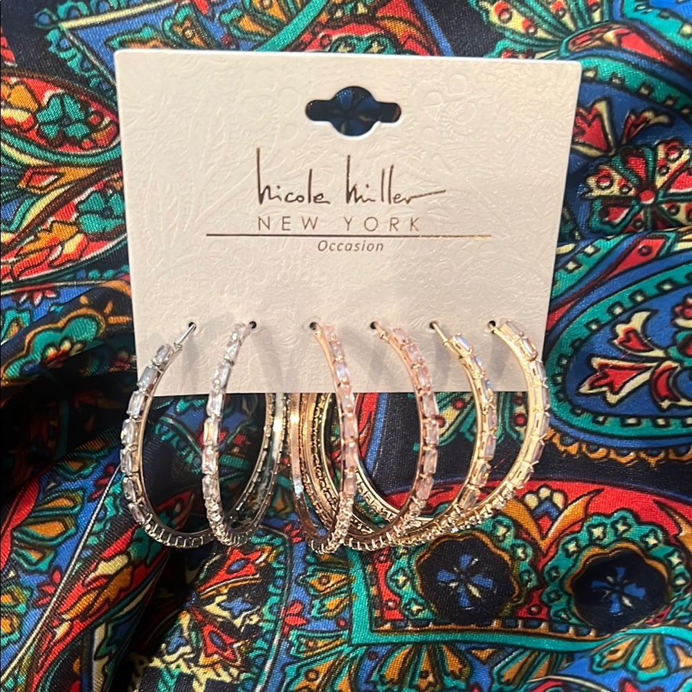 NWT Nicole Miller Gold, Silver, and Pink Hoop Earrings Modern Design. Beautiful!